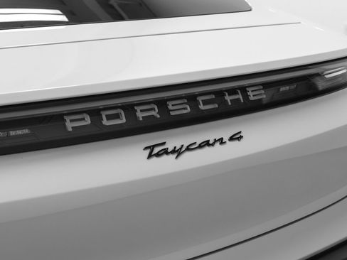 Certified 2025 Porsche Taycan AWD/4WD image 21
