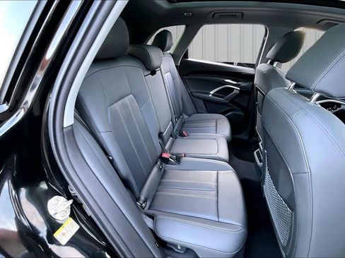 Used 2025 Audi Q5 Premium w/ Convenience Package image 25