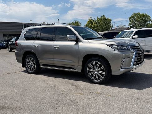 Used 2017 Lexus LX 570 4WD w/ Luxury Package image 7