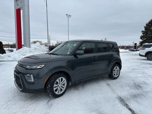 Used 2022 Kia Soul LX image 3