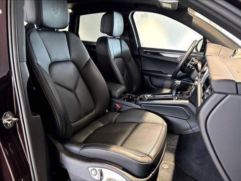 Used 2026 Porsche Macan AWD/4WD image 22