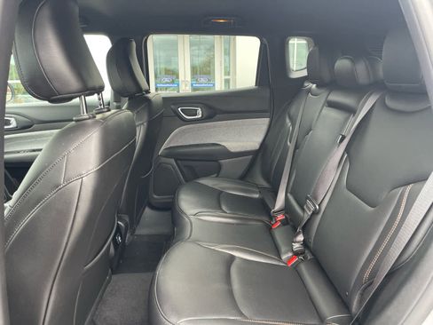 Used 2023 Jeep Compass Latitude AWD/4WD image 9