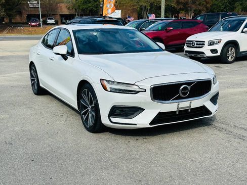 Used 2021 Volvo S60 T6 Momentum image 7
