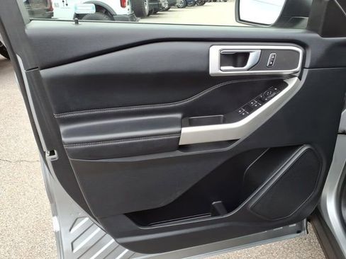 Used 2022 Ford Explorer XLT w/ Equipment Group 202A AWD/4WD image 17