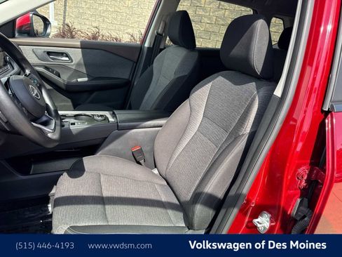 Used 2023 Nissan Rogue SV image 11