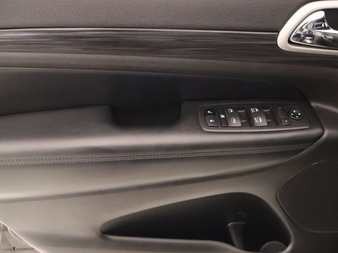 Used 2021 Jeep Grand Cherokee Laredo X AWD/4WD image 16