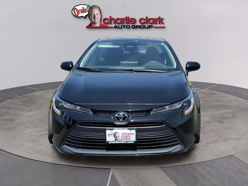 Used 2025 Toyota Corolla LE FWD image 8