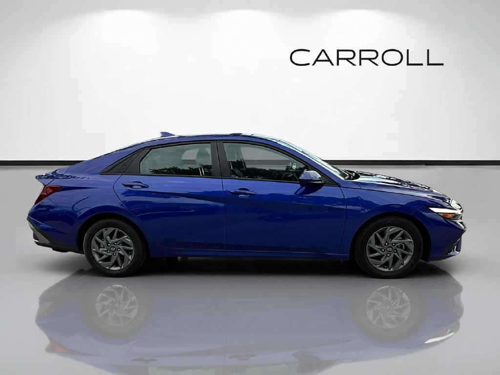 Used 2024 Hyundai Elantra SEL FWD image 2