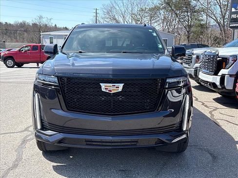 Used 2024 Cadillac Escalade ESV Sport image 3