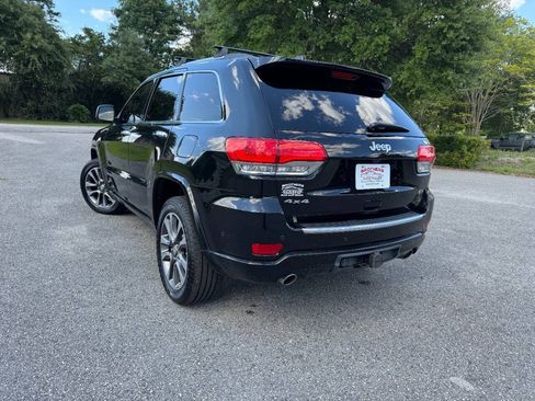 Used 2017 Jeep Grand Cherokee Overland w/ Jeep Active Safety Group AWD/4WD image 32