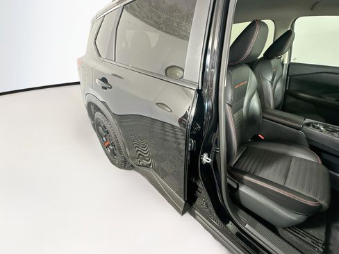 Used 2026 Nissan Rogue SV AWD/4WD image 28