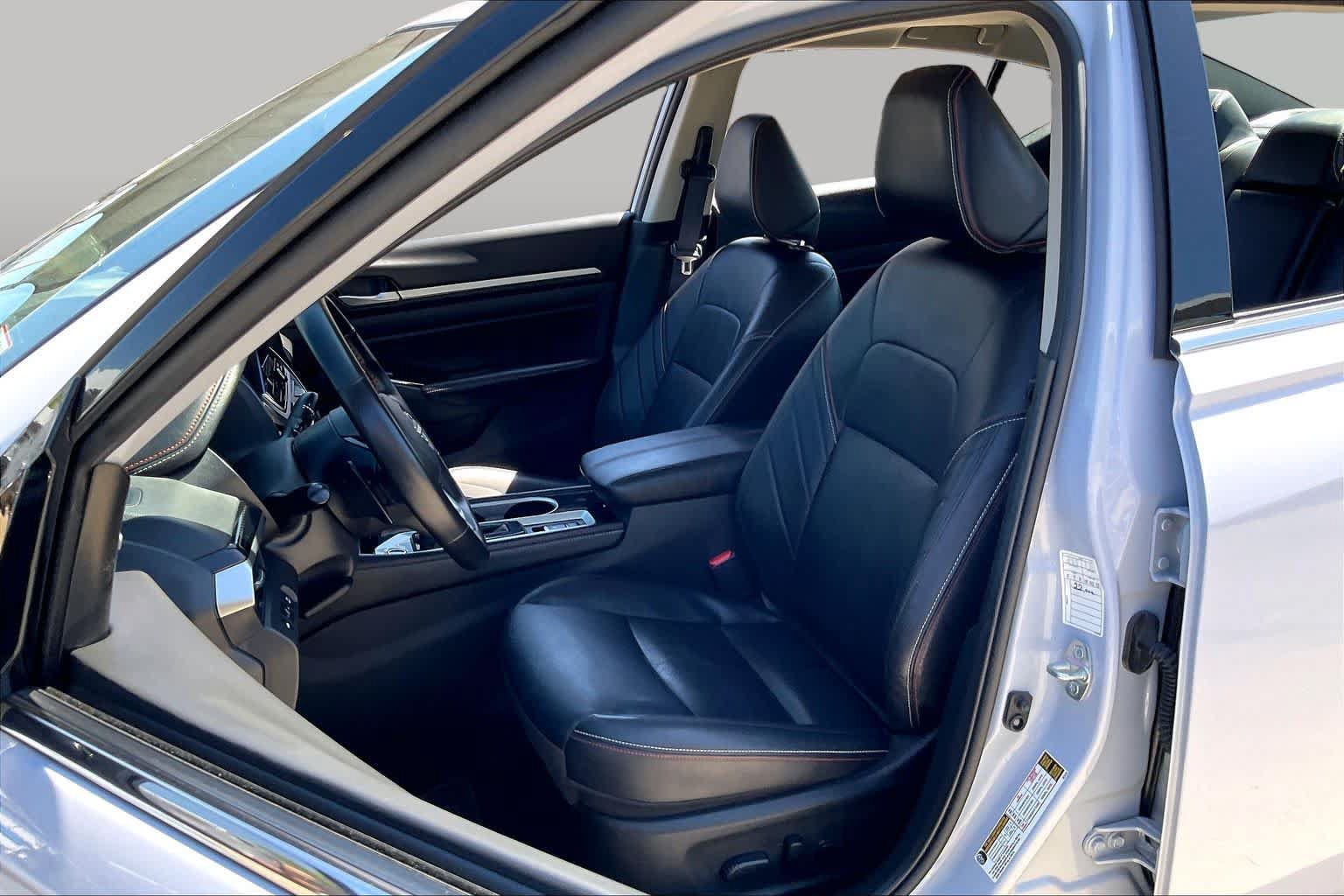 Used 2025 Nissan Altima 2.5 SR w/ SR Premium Package AWD/4WD image 8