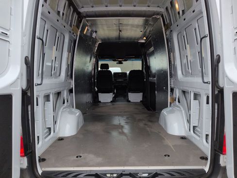 Used 2021 Mercedes-Benz Sprinter 2500 image 10
