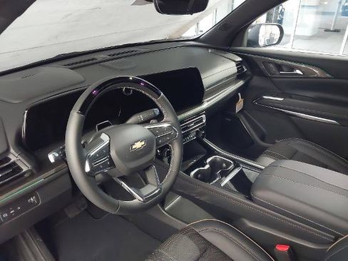New 2026 Chevrolet Traverse High Country FWD image 2