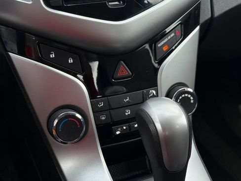 Used 2014 Chevrolet Cruze LS FWD image 19