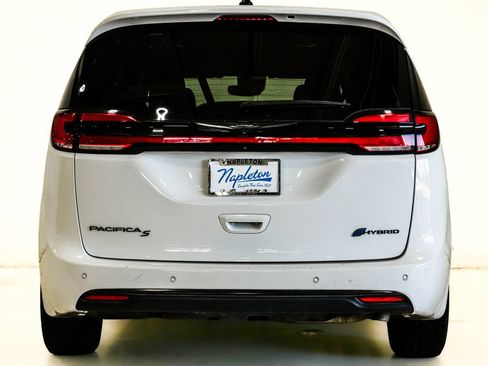 Used 2024 Chrysler Pacifica Limited FWD image 7