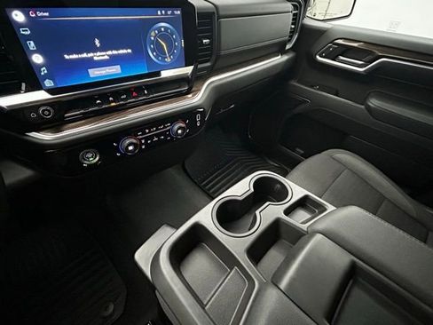 Used 2022 Chevrolet Silverado 1500 LT image 24