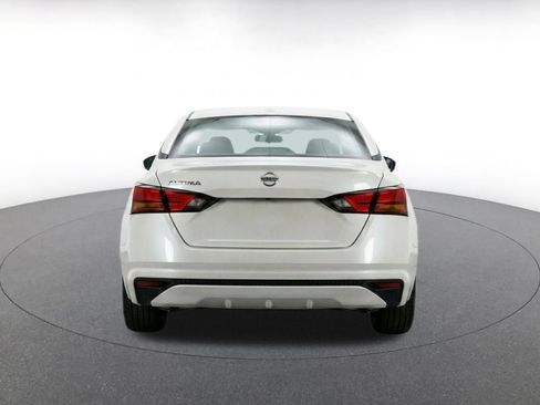 Used 2025 Nissan Altima 2.5 SV FWD image 8