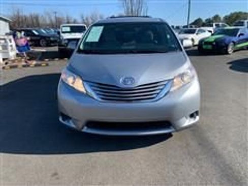 Used 2016 Toyota Sienna LE image 10