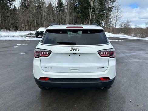 Used 2022 Jeep Compass Latitude w/ Convenience Group AWD/4WD image 4