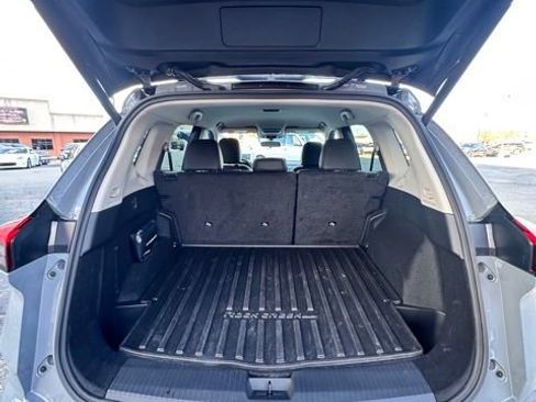 Certified 2025 Nissan Rogue SV AWD/4WD image 11