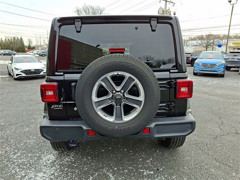 Used 2018 Jeep Wrangler Unlimited Sahara w/ Cold Weather Group image 5