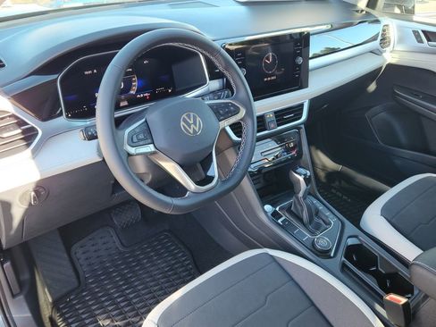 New 2025 Volkswagen Taos SE image 9