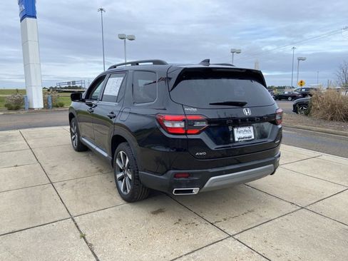 Used 2025 Honda Pilot Elite image 8