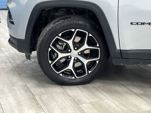 Certified 2024 Jeep Compass Limited image 33