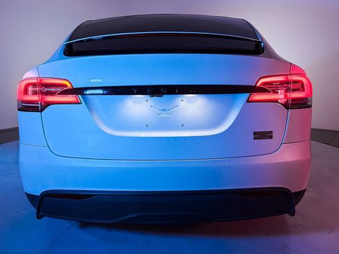 Used 2022 Tesla Model X Plaid AWD/4WD image 9