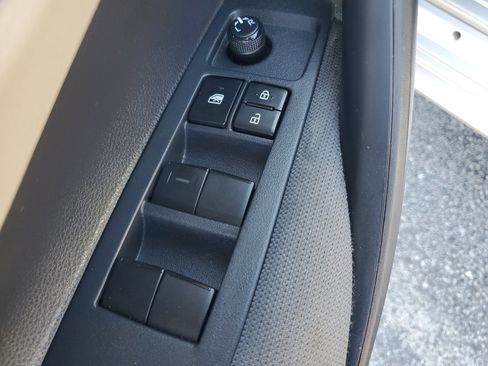 Used 2021 Toyota Corolla LE image 18