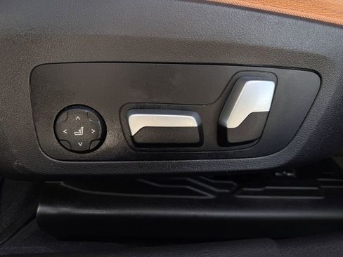 Used 2022 BMW 330e w/ Convenience Package image 25