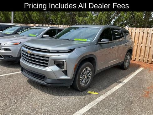 Certified 2025 Chevrolet Traverse LT FWD image 3