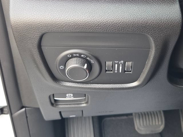 Used 2024 Jeep Grand Cherokee L Altitude RWD image 28