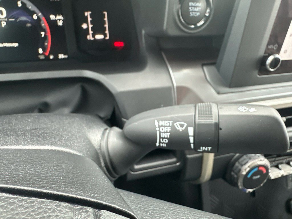 Used 2025 Toyota Tacoma SR5 AWD/4WD image 40
