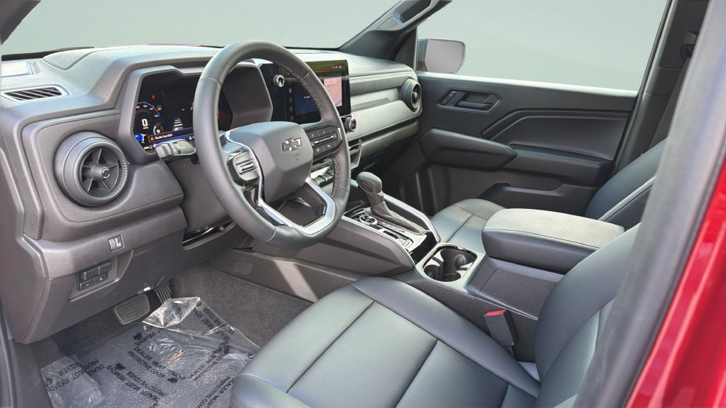 Used 2025 Chevrolet Colorado Trail Boss AWD/4WD image 32