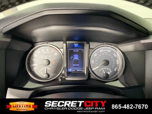 Used 2017 Toyota Tacoma TRD Sport w/ Tow Package (A/T) AWD/4WD image 17