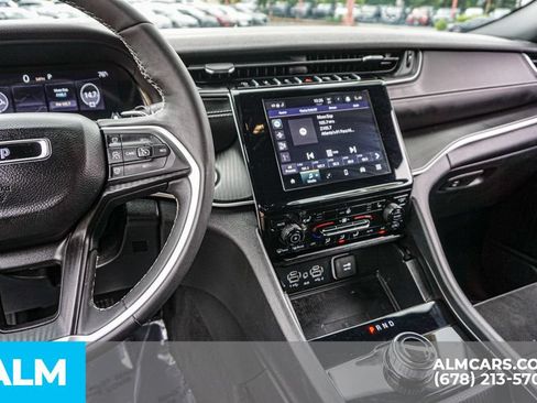 Used 2025 Jeep Grand Cherokee Altitude AWD/4WD image 31