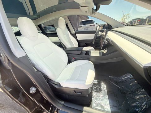 Used 2022 Tesla Model Y Performance AWD/4WD image 33