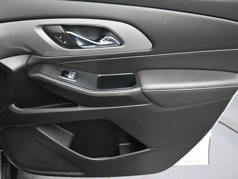 Used 2023 Chevrolet Traverse LT image 28