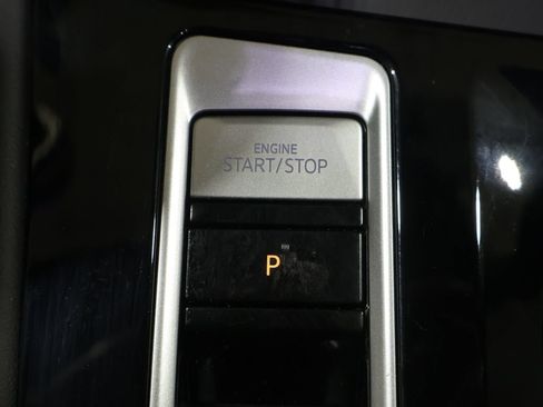 Used 2025 Volkswagen Atlas Cross Sport SE AWD/4WD image 26