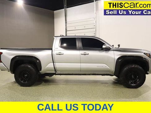 Used 2024 Toyota Tacoma SR5 AWD/4WD image 9
