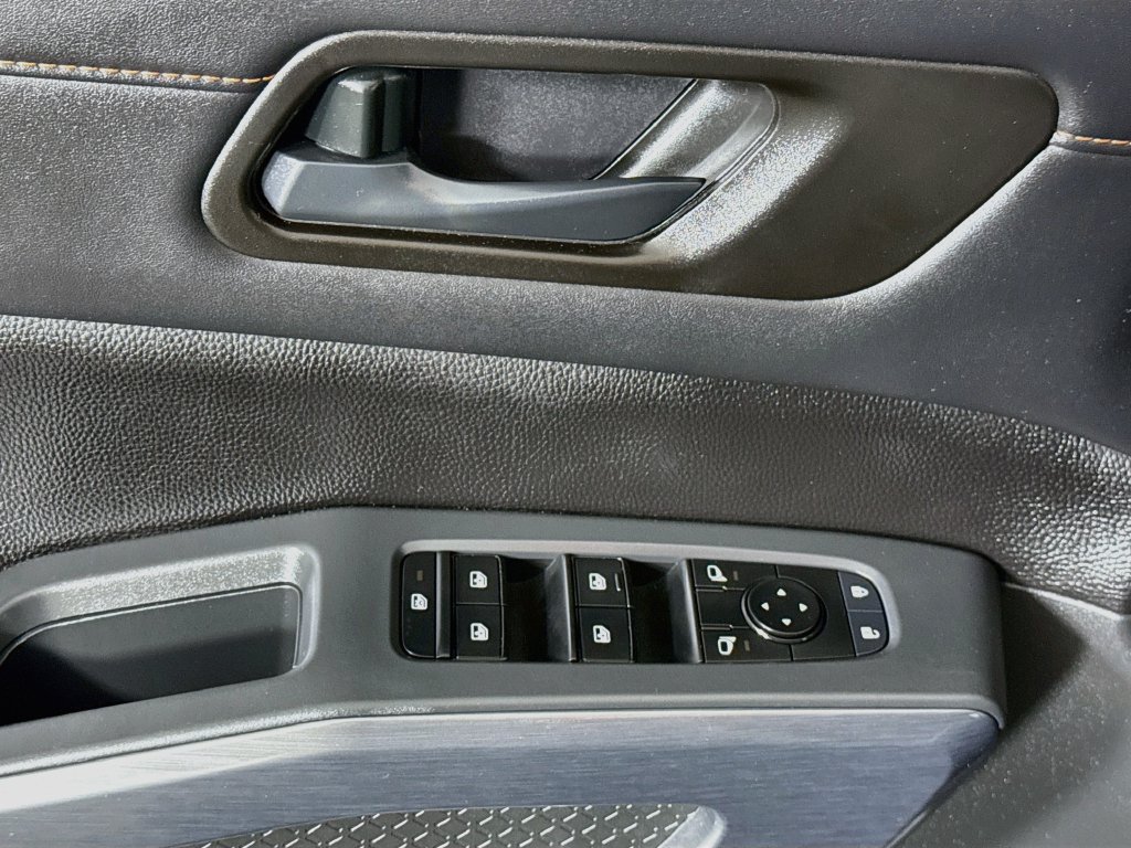 Used 2025 Nissan Pathfinder Rock Creek AWD/4WD image 23