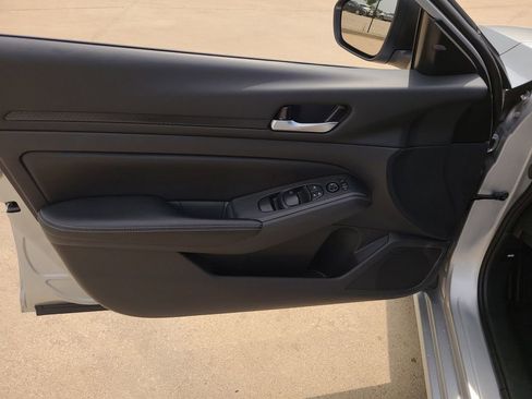 Certified 2025 Nissan Altima 2.5 SV FWD image 17