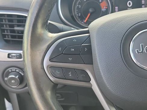 Used 2019 Jeep Cherokee Latitude Plus w/ Comfort/Convenience Group AWD/4WD image 22