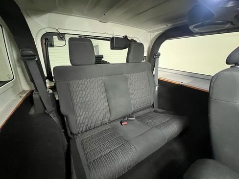 Used 2012 Jeep Wrangler Rubicon w/ Dual Top Group image 8