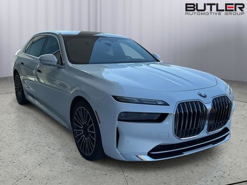 Certified 2024 BMW i7 xDrive60 w/ Executive Package AWD/4WD image 7