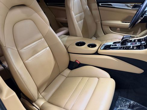 Used 2018 Porsche Panamera 4 AWD/4WD image 31