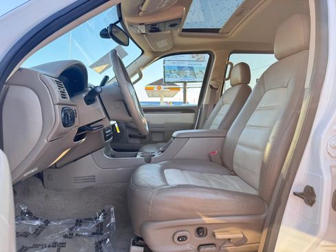 Used 2005 Ford Explorer Eddie Bauer AWD/4WD image 3