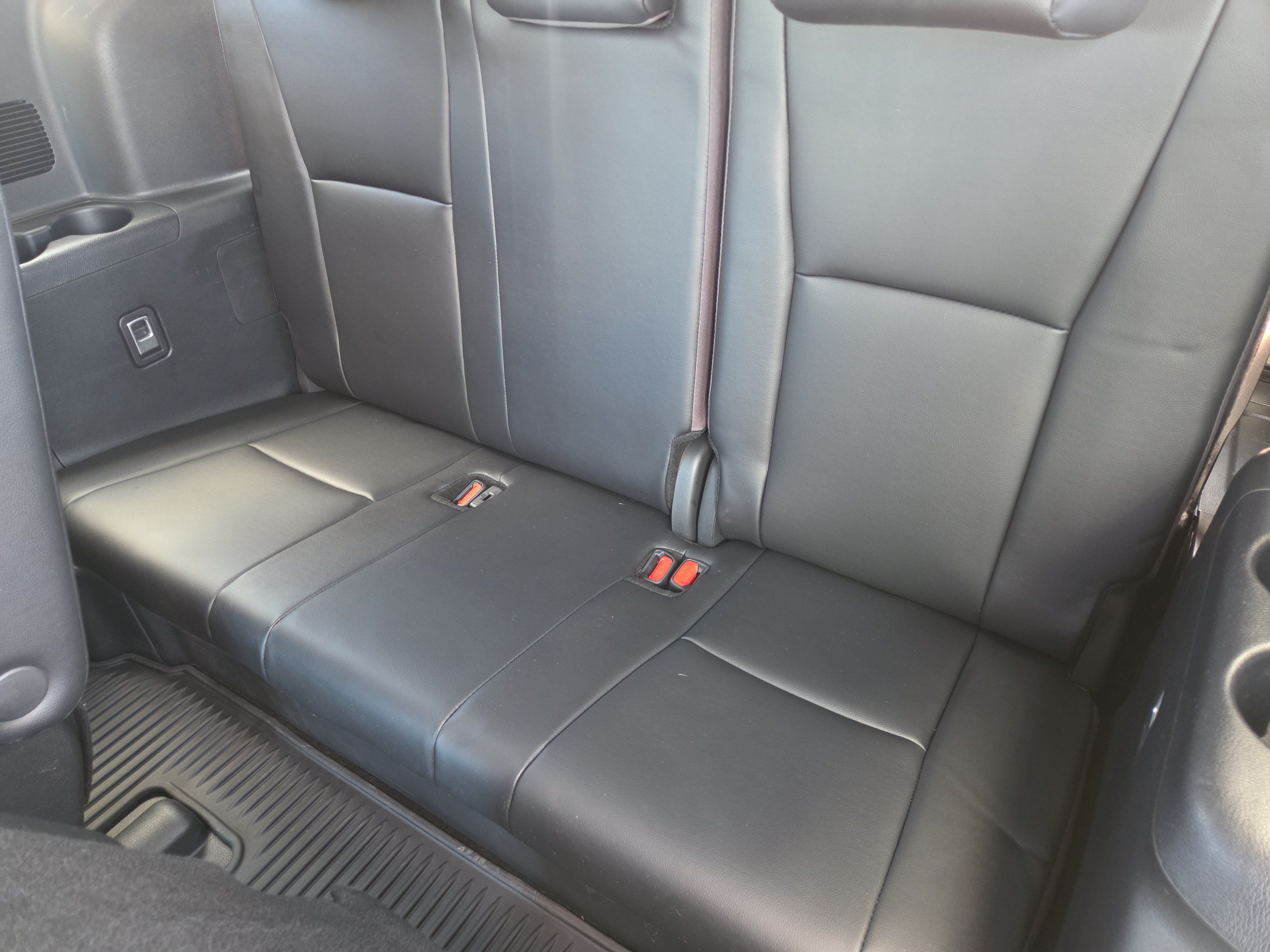 Used 2024 Toyota Highlander XLE AWD/4WD image 19